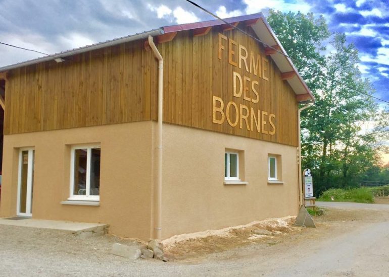 © La ferme des Bornes à Chalain d'Uzore - La ferme des Bornes à Chalain d'Uzore