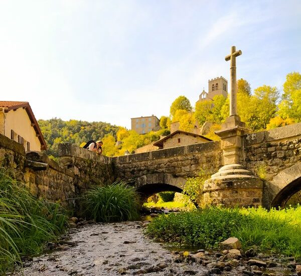 © Balade à Ecotay - Office de tourisme Loire Forez