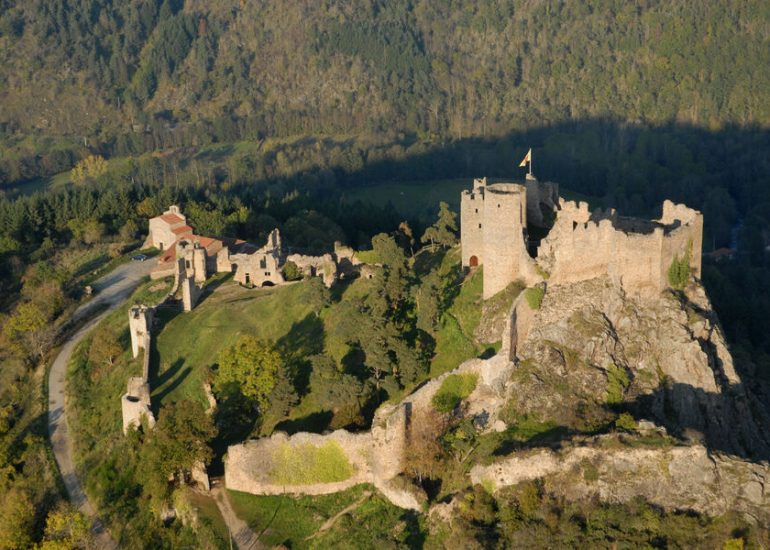 Forteresse Médiévale et Chapelle de Couzan