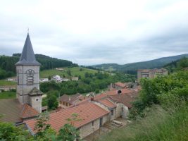 Église de Chalmazel et ses vitraux signés Théodore Hanssen