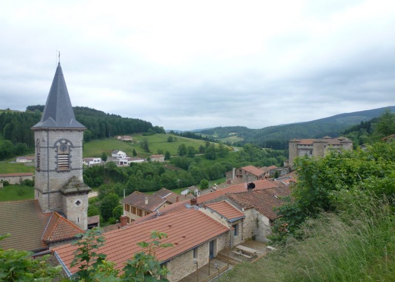 Église de Chalmazel et ses vitraux signés Théodore Hanssen