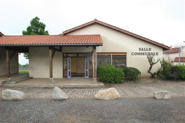 © Salle des fêtes - Mairie Ecotay l'Olme