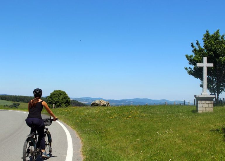 © Parcours du col de la Croix Casard à vélo - OT FOREZ-EST - CP