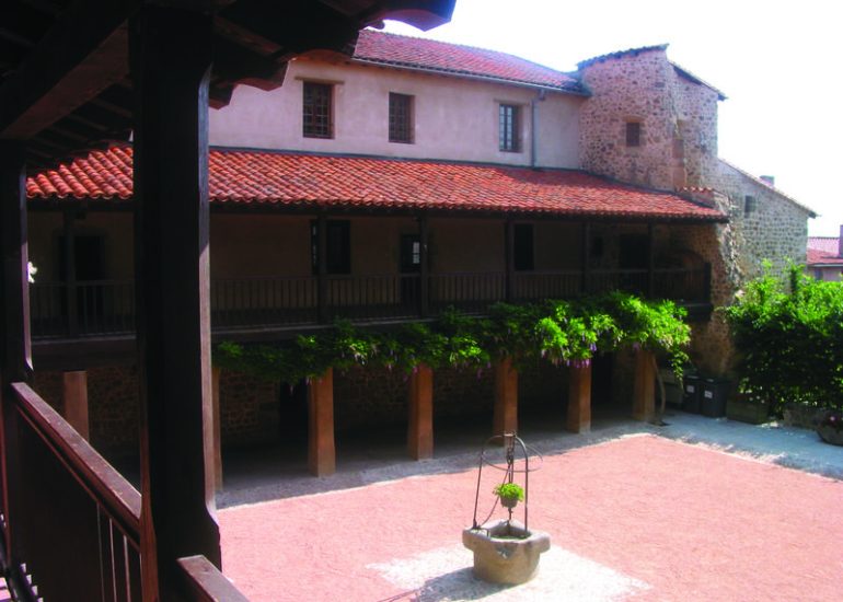 © Cloître - Mairie de Champdieu