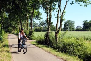 Boucle cyclable F8 : entre plaine et monts à vélo : Montrond-les-Bains / Saint-Cyr-les-Vignes