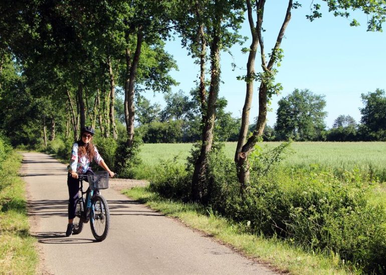 © Boucle cyclable F3 : les perles du Forez à vélo : Balbigny / La Bâtie d'Urfé - OT FOREZ-EST CP
