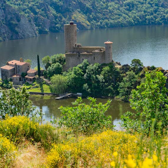 Top 10 - Les Gorges de la Loire, vue sur l'île de Grangent